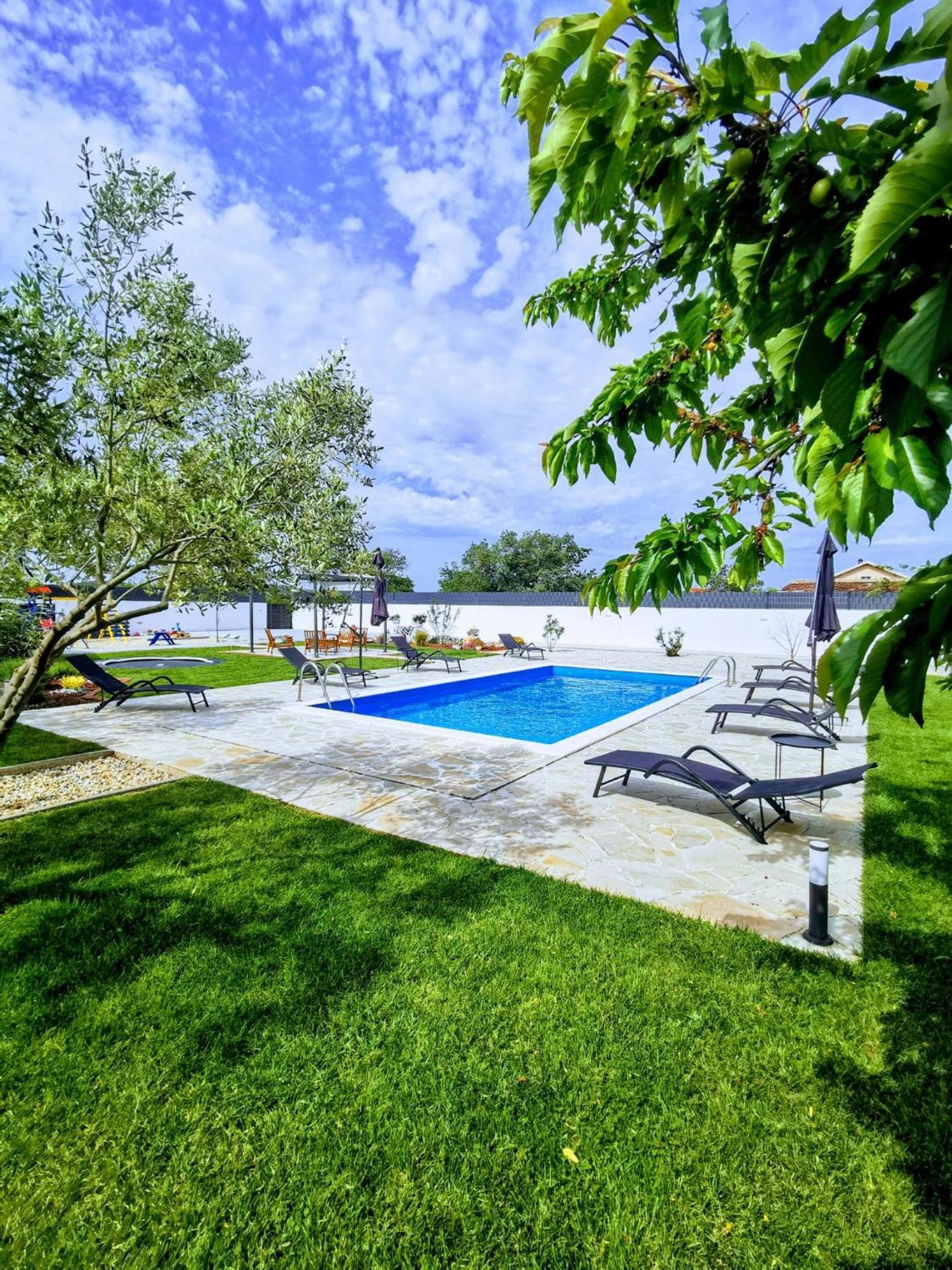 Galovac  Holiday Home Aprilis With Pool, Jacuzzi And Sauna מראה חיצוני תמונה