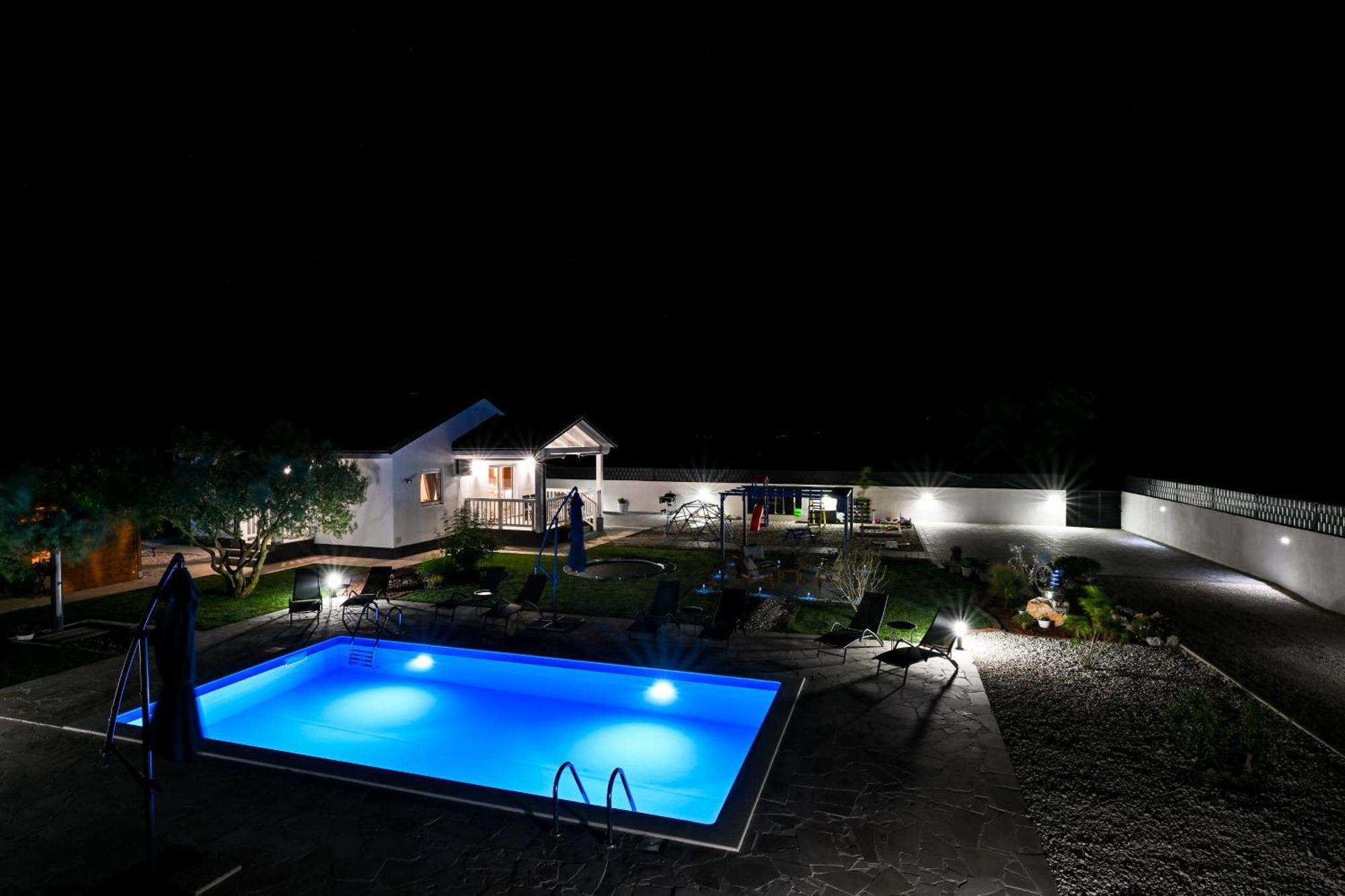 Galovac  Holiday Home Aprilis With Pool, Jacuzzi And Sauna מראה חיצוני תמונה