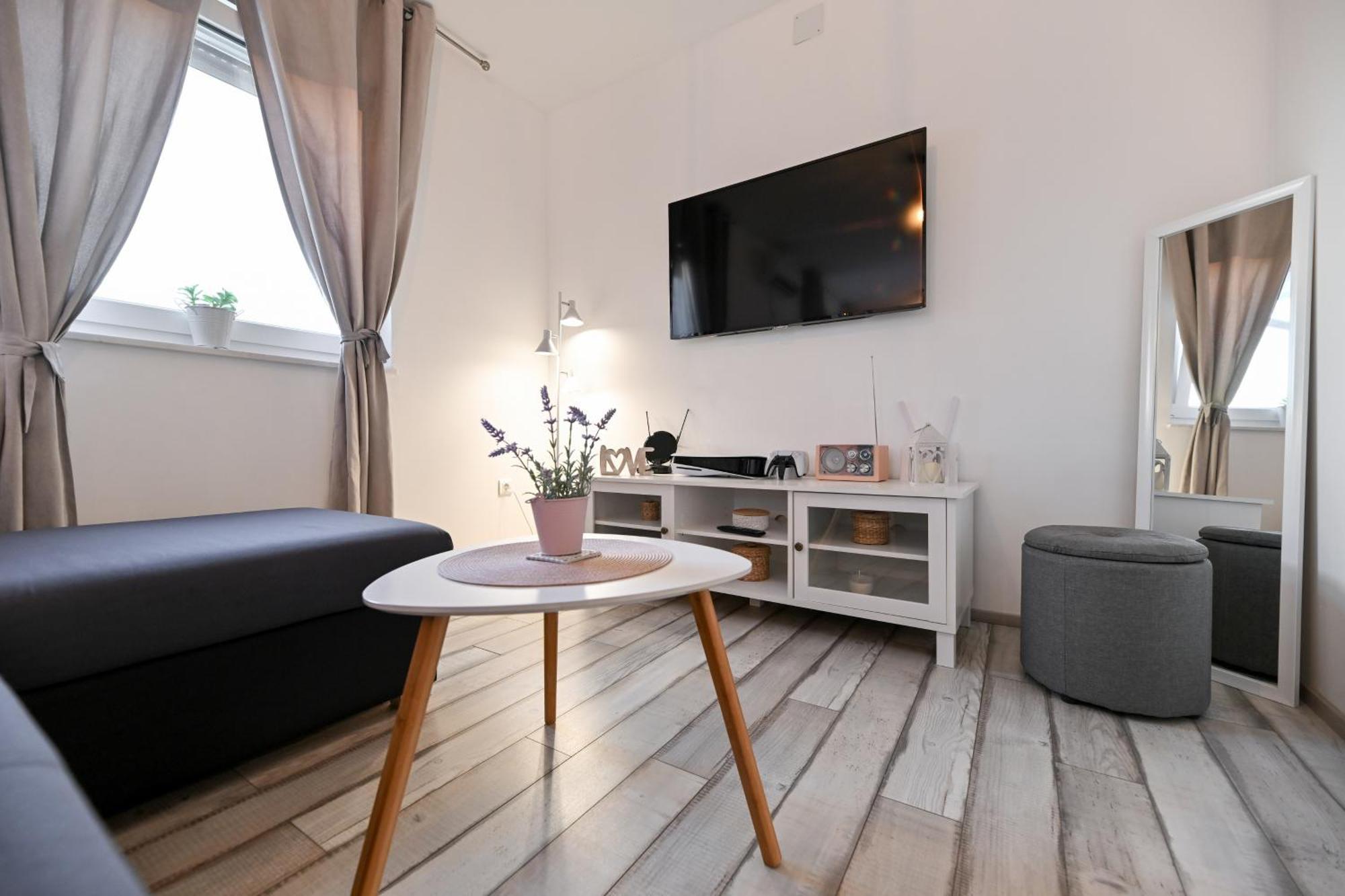 Galovac  Holiday Home Aprilis With Pool, Jacuzzi And Sauna מראה חיצוני תמונה