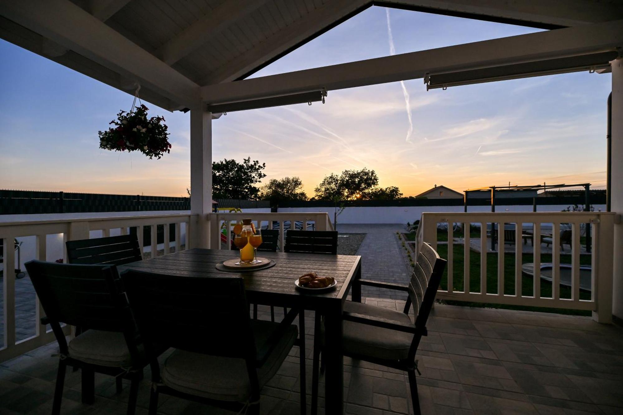 Galovac  Holiday Home Aprilis With Pool, Jacuzzi And Sauna מראה חיצוני תמונה
