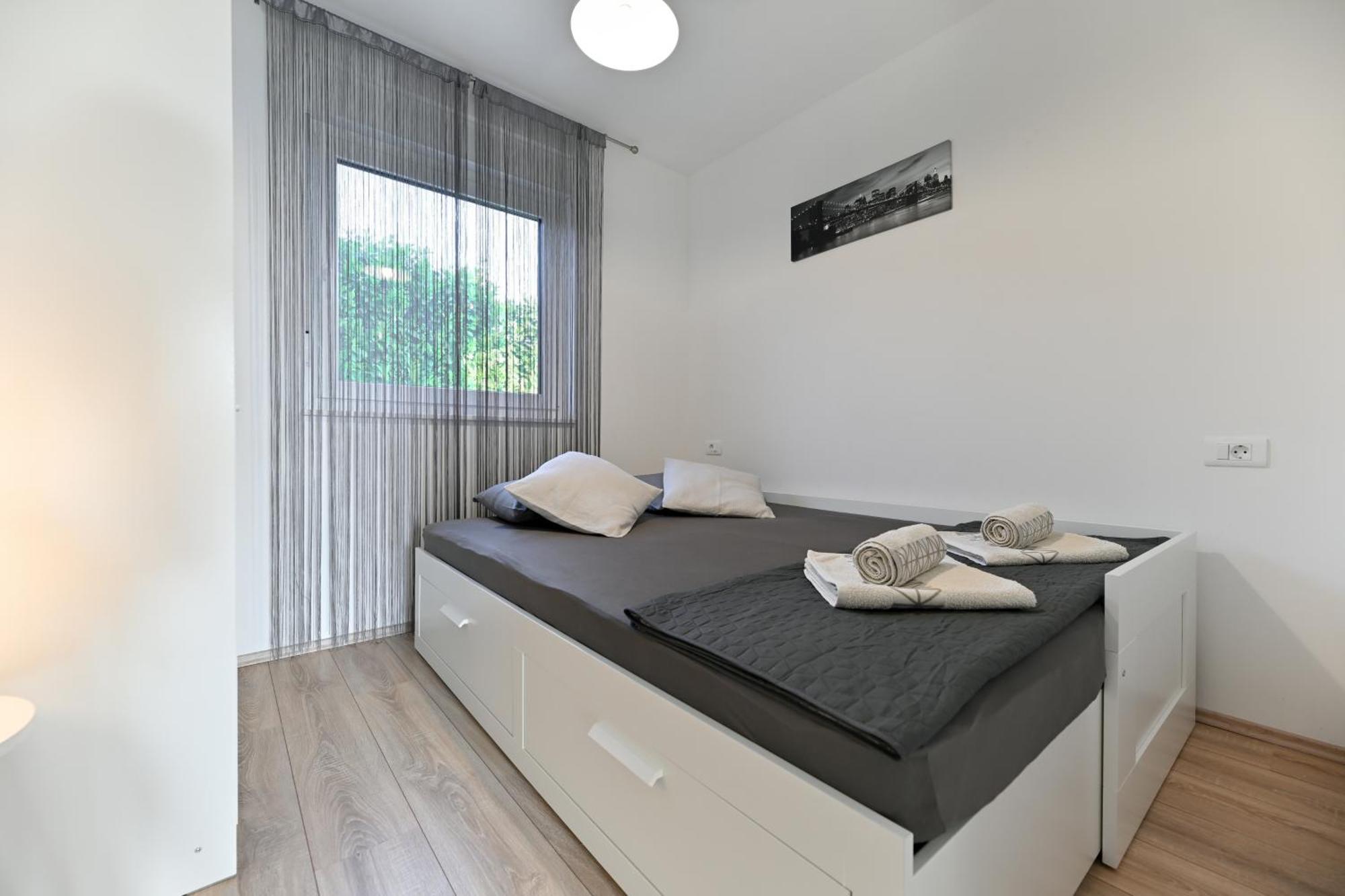 Galovac  Holiday Home Aprilis With Pool, Jacuzzi And Sauna מראה חיצוני תמונה