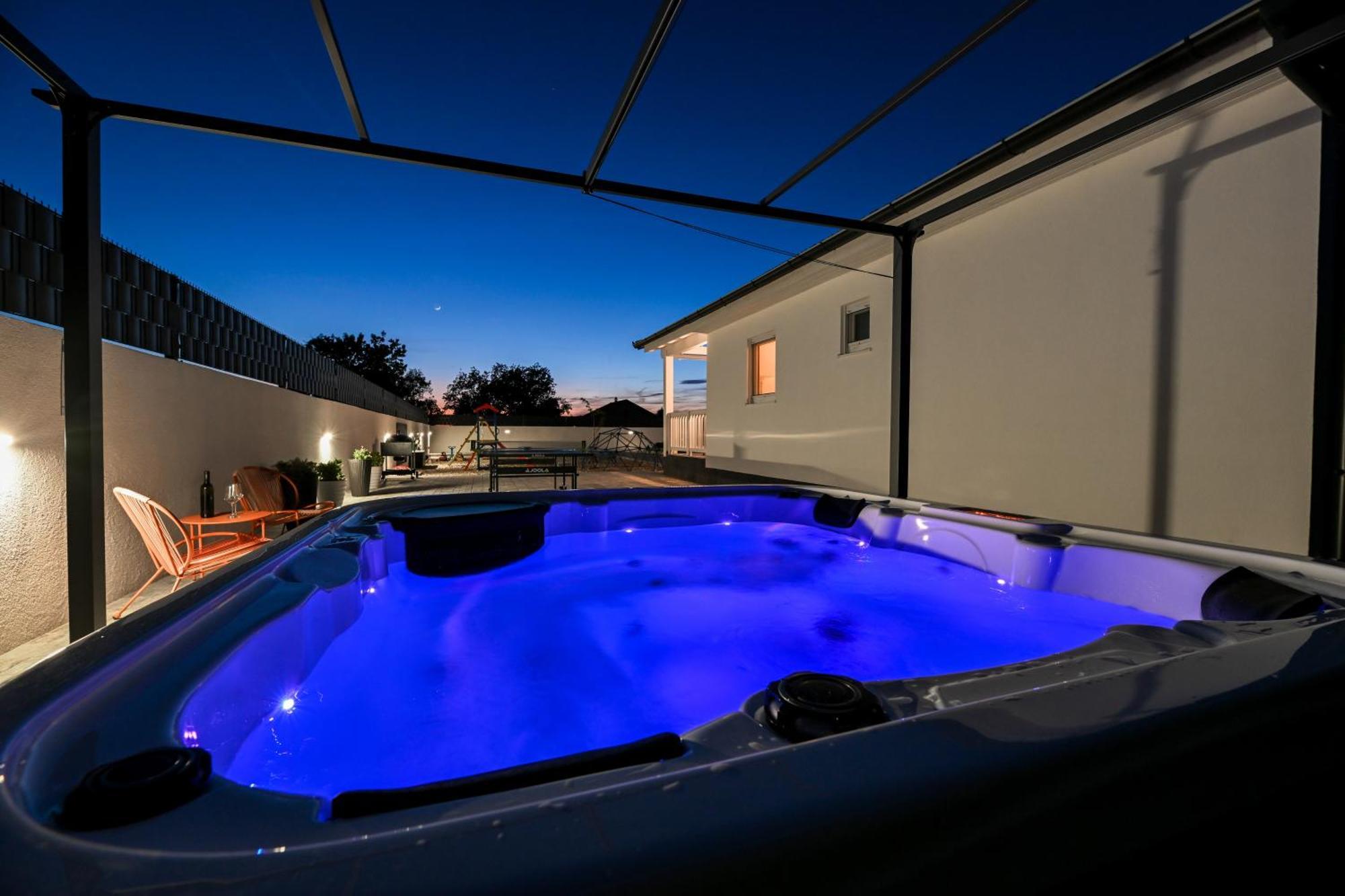 Galovac  Holiday Home Aprilis With Pool, Jacuzzi And Sauna מראה חיצוני תמונה