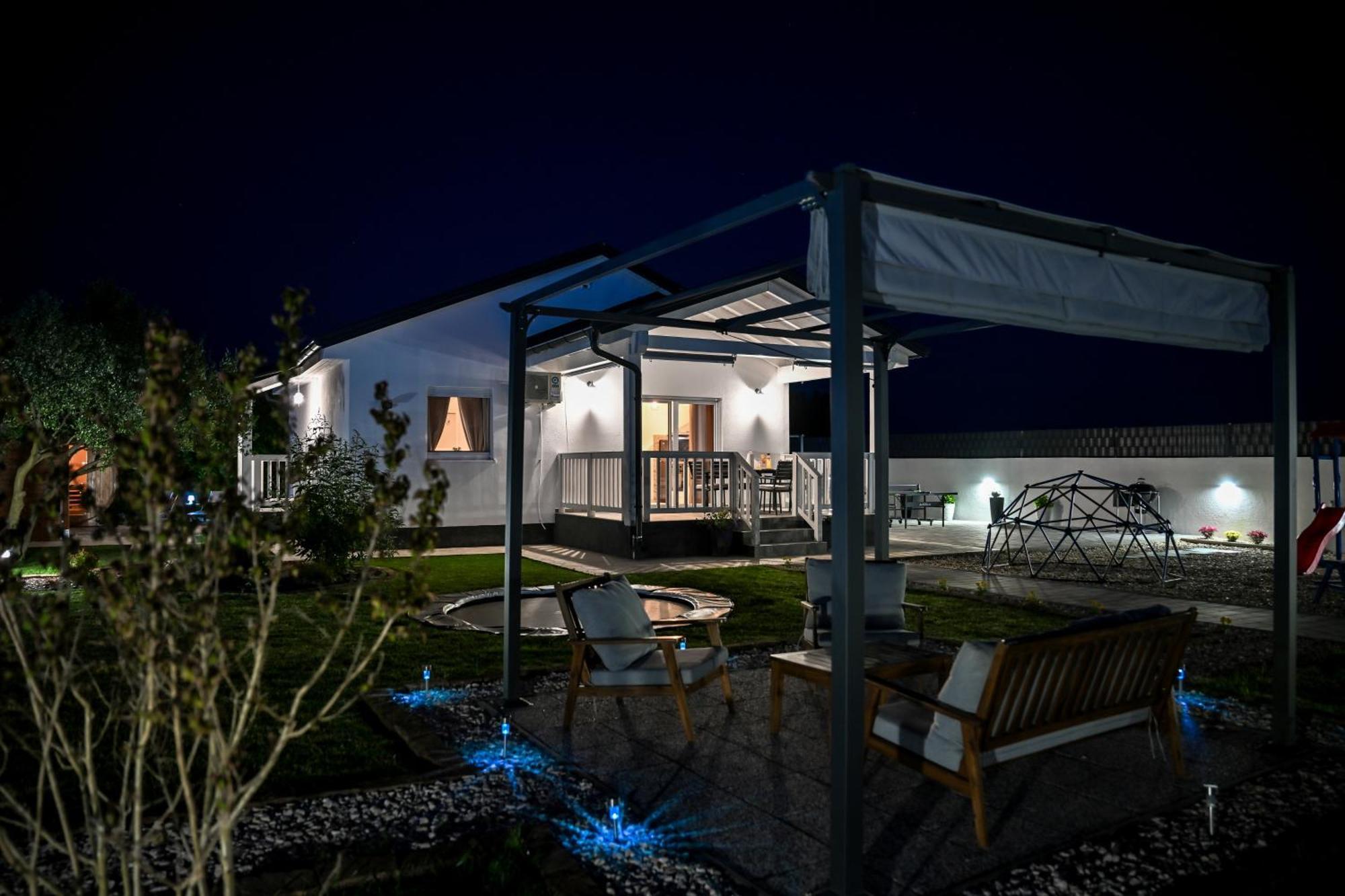 Galovac  Holiday Home Aprilis With Pool, Jacuzzi And Sauna מראה חיצוני תמונה