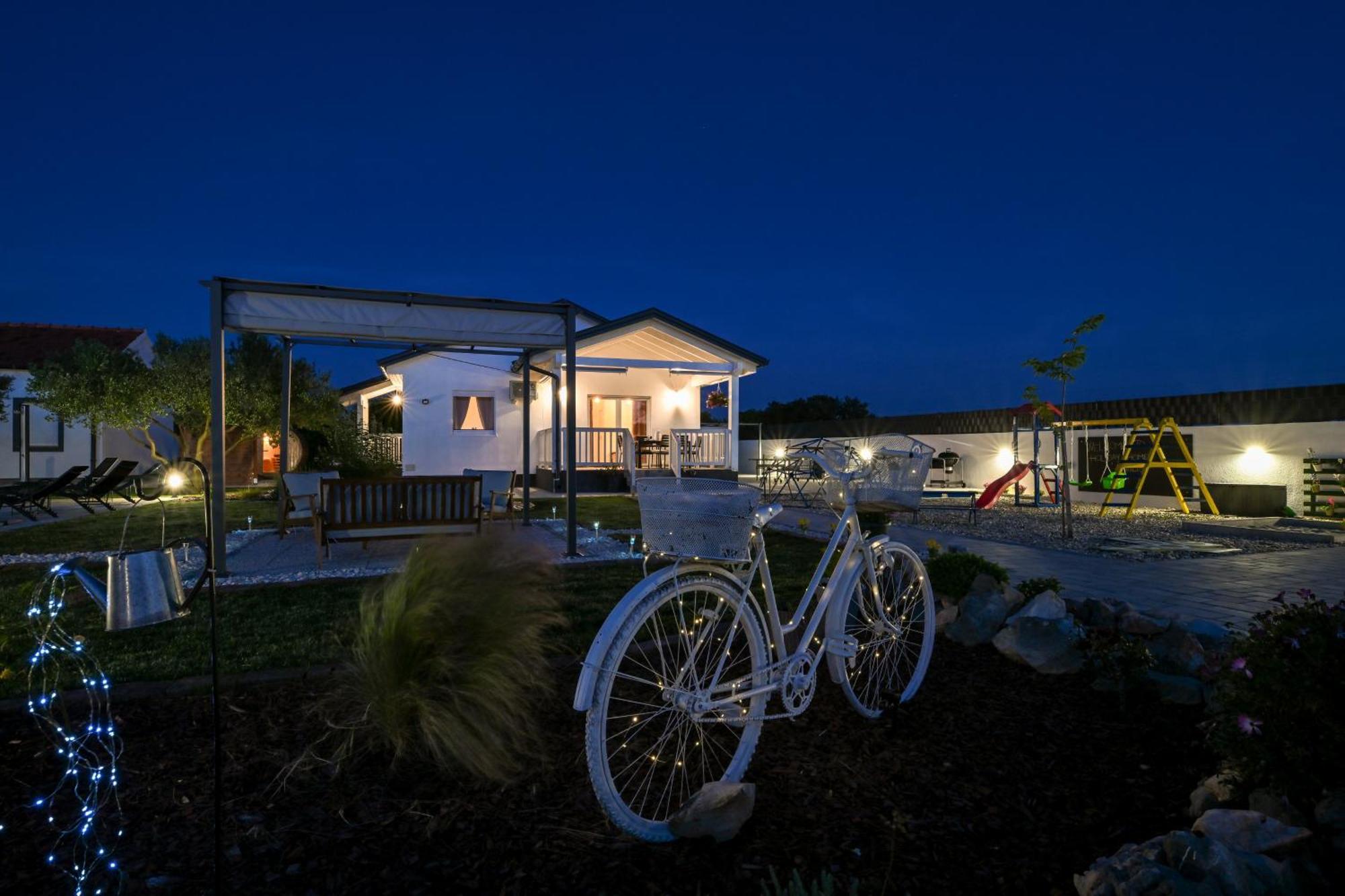 Galovac  Holiday Home Aprilis With Pool, Jacuzzi And Sauna מראה חיצוני תמונה