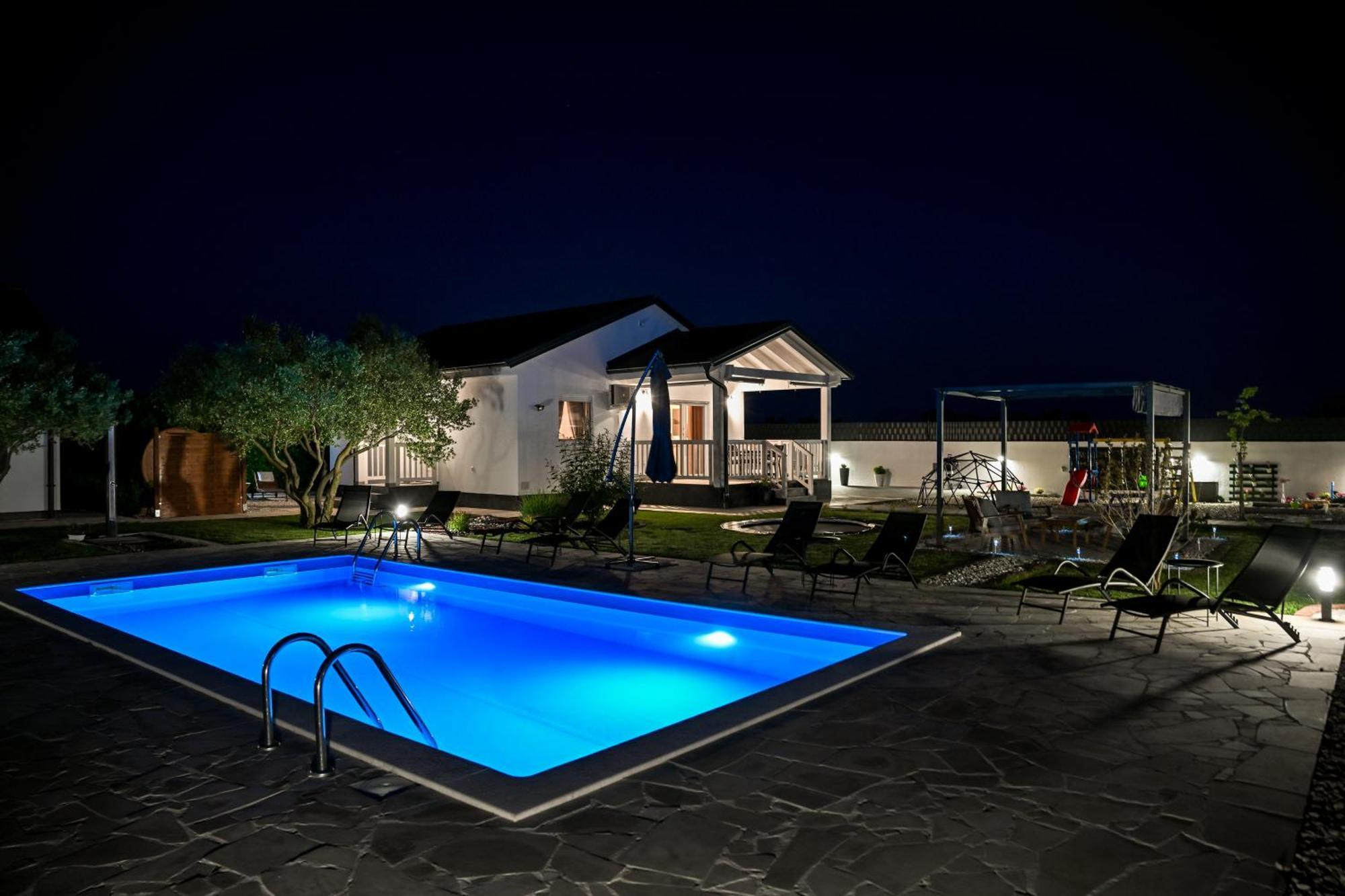 Galovac  Holiday Home Aprilis With Pool, Jacuzzi And Sauna מראה חיצוני תמונה