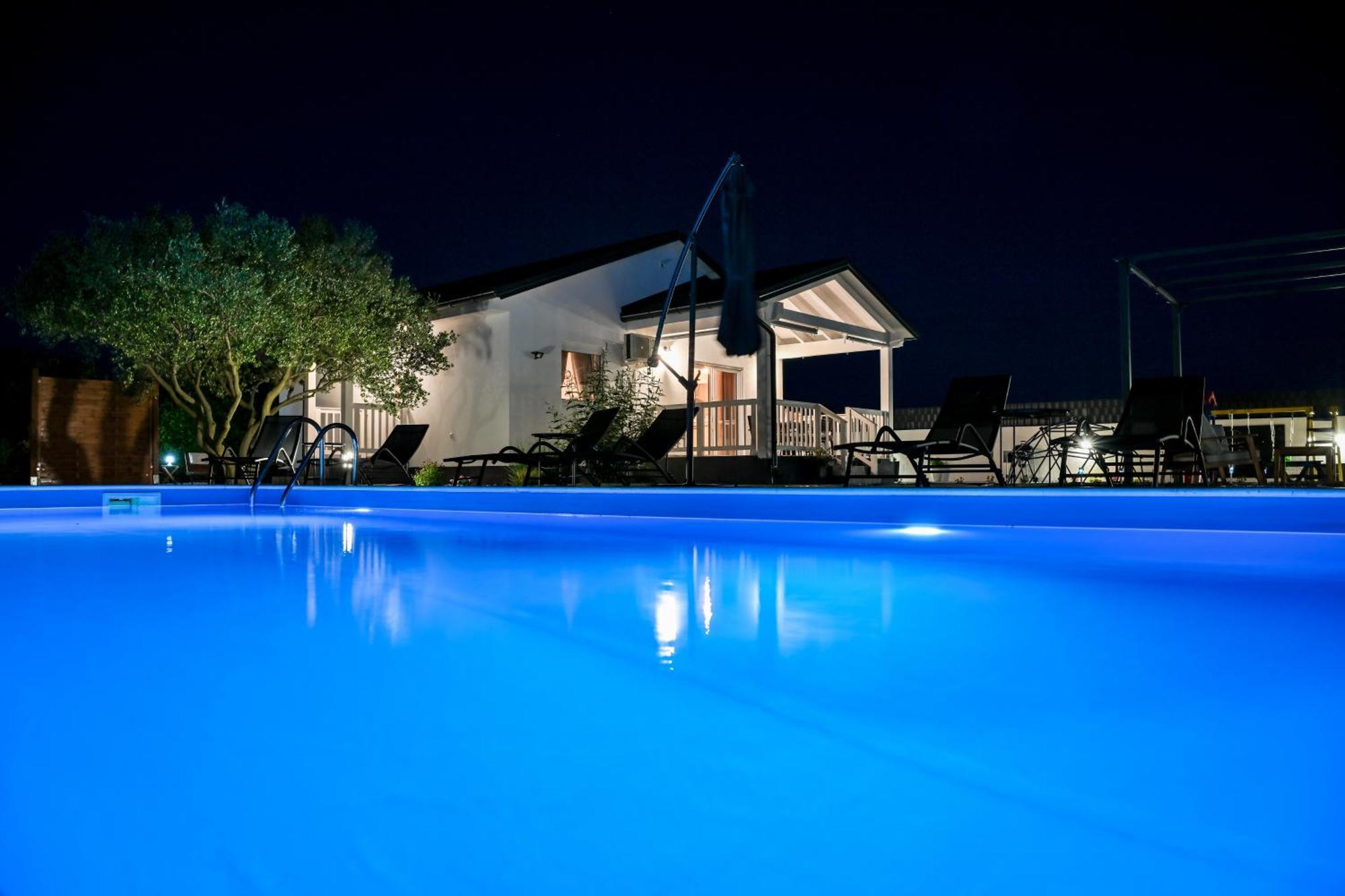 Galovac  Holiday Home Aprilis With Pool, Jacuzzi And Sauna מראה חיצוני תמונה