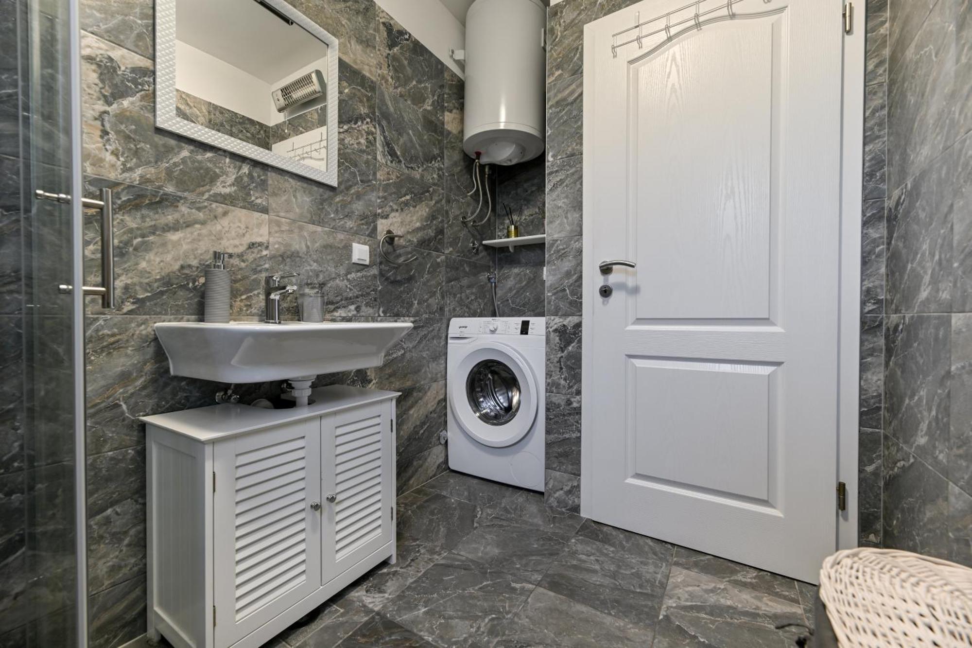 Galovac  Holiday Home Aprilis With Pool, Jacuzzi And Sauna מראה חיצוני תמונה