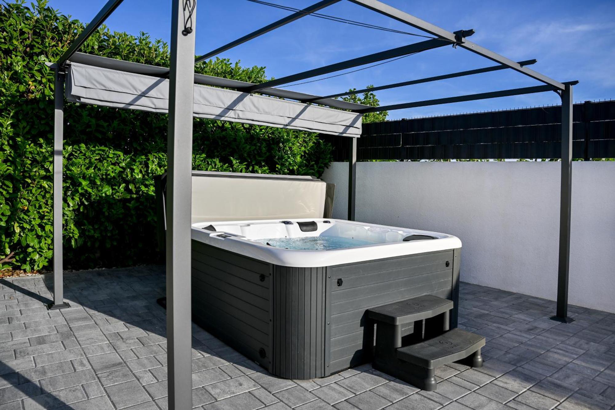 Galovac  Holiday Home Aprilis With Pool, Jacuzzi And Sauna מראה חיצוני תמונה