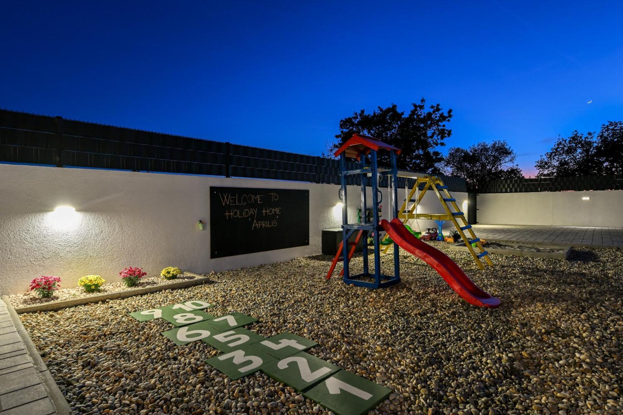 Galovac  Holiday Home Aprilis With Pool, Jacuzzi And Sauna מראה חיצוני תמונה