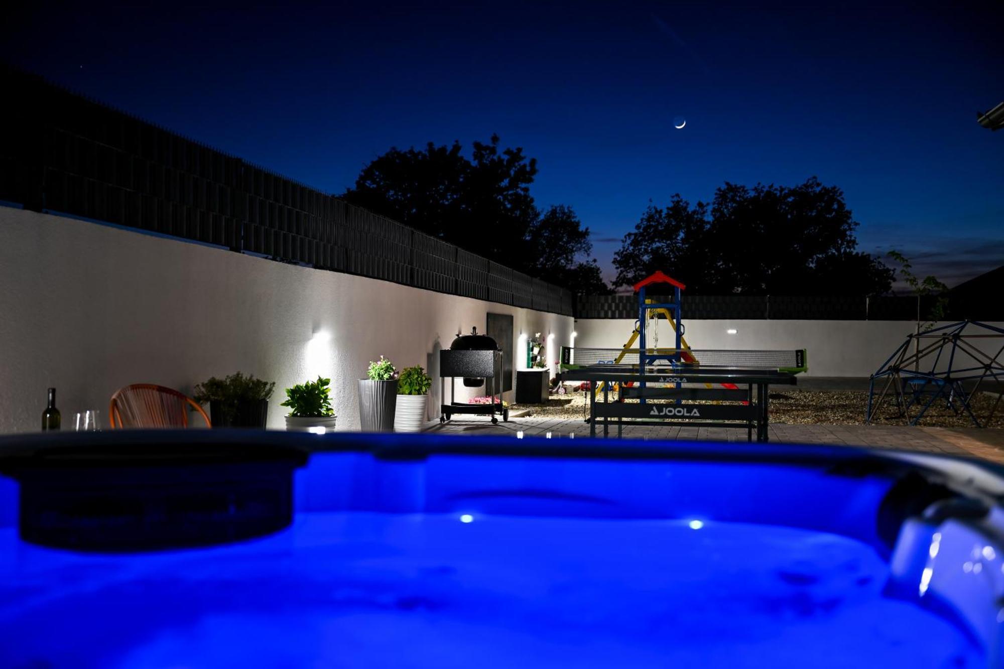 Galovac  Holiday Home Aprilis With Pool, Jacuzzi And Sauna מראה חיצוני תמונה