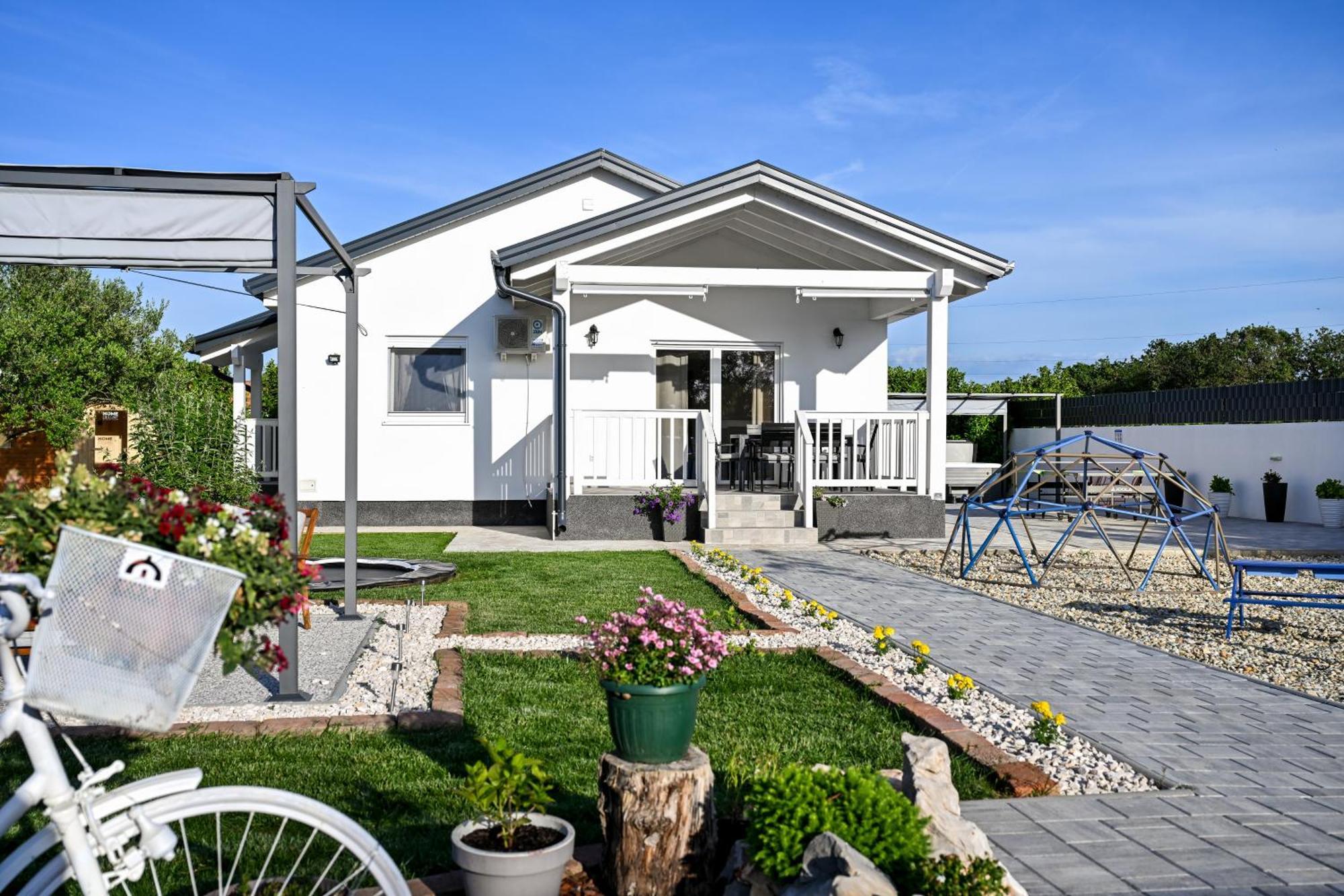 Galovac  Holiday Home Aprilis With Pool, Jacuzzi And Sauna מראה חיצוני תמונה