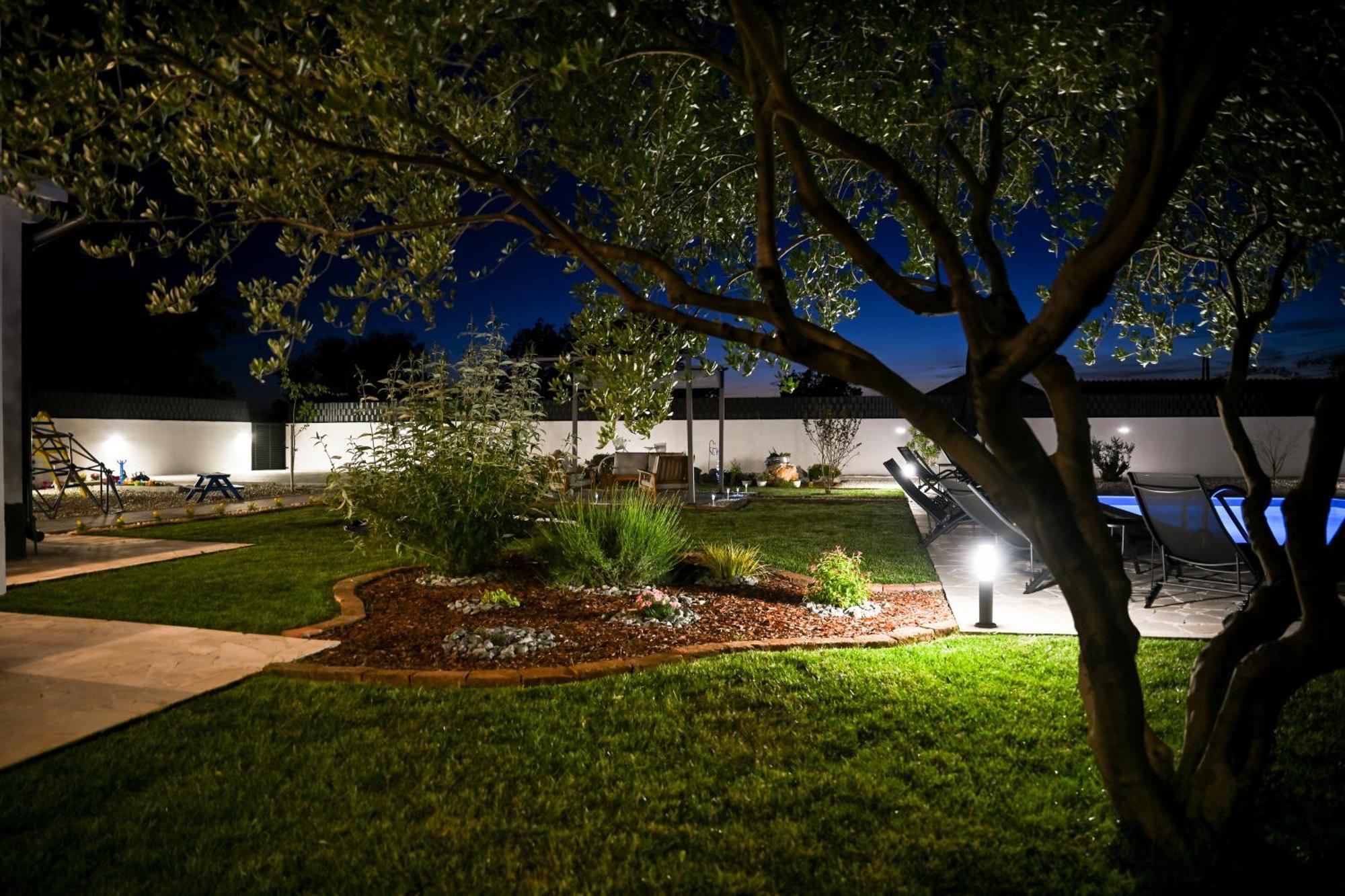 Galovac  Holiday Home Aprilis With Pool, Jacuzzi And Sauna מראה חיצוני תמונה